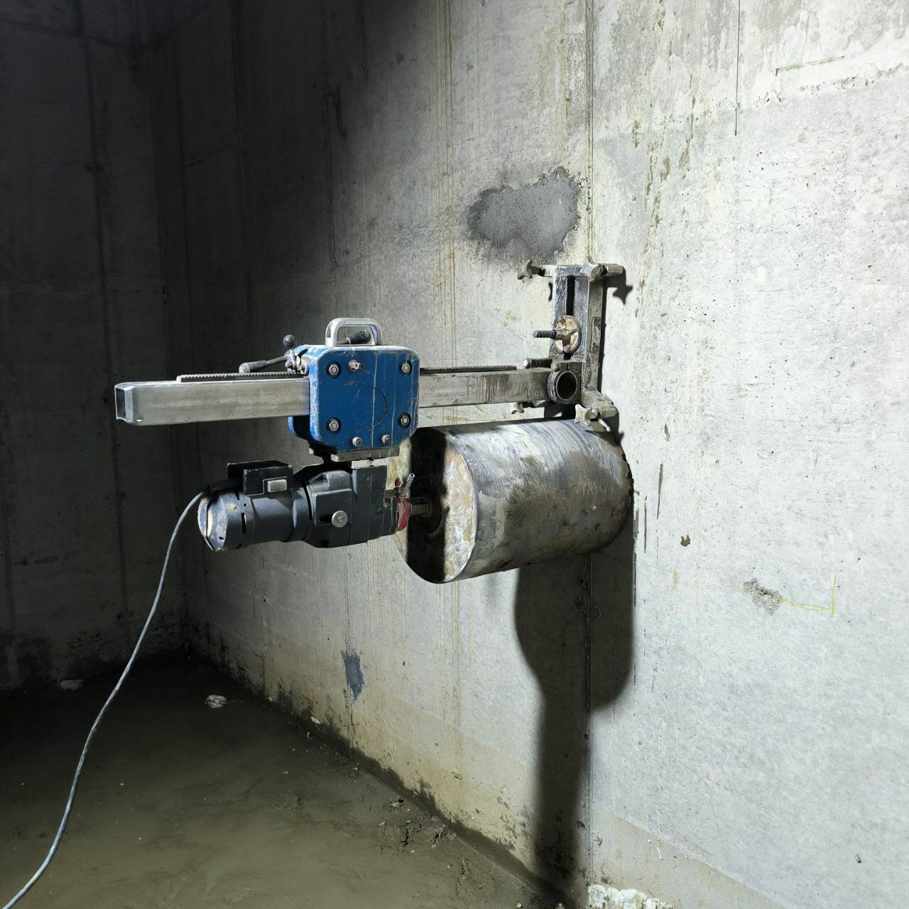 Алмазное бурение отверстий Алмазное бурение отверстий